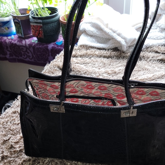 GUESS - Picture 5 of 9